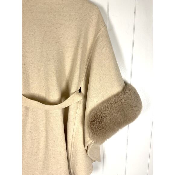 Beautiful Cream Open Front Tie Closure Cape Like Jacket Faux Fur 3/4 Sleeve Coat - Picture 7 of 7